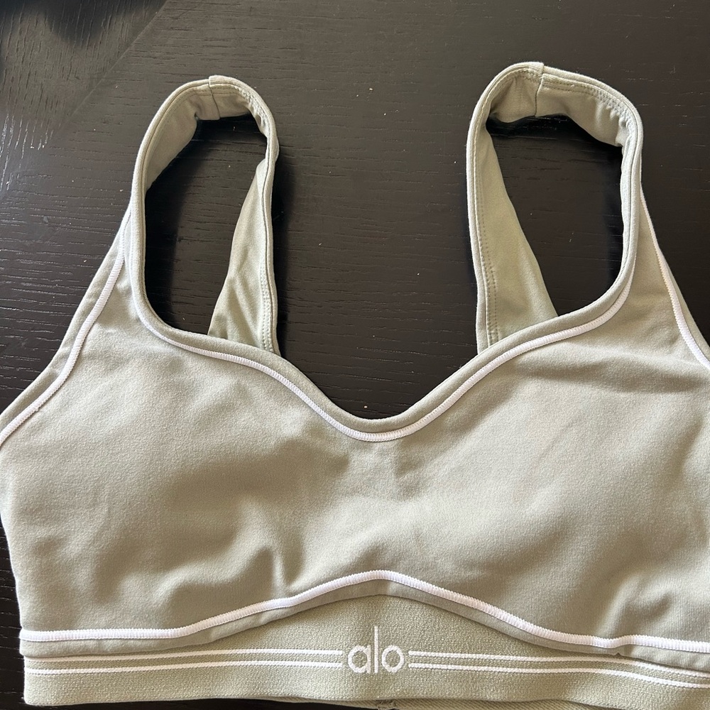 ALO Yoga Women's Tan Sports Bra